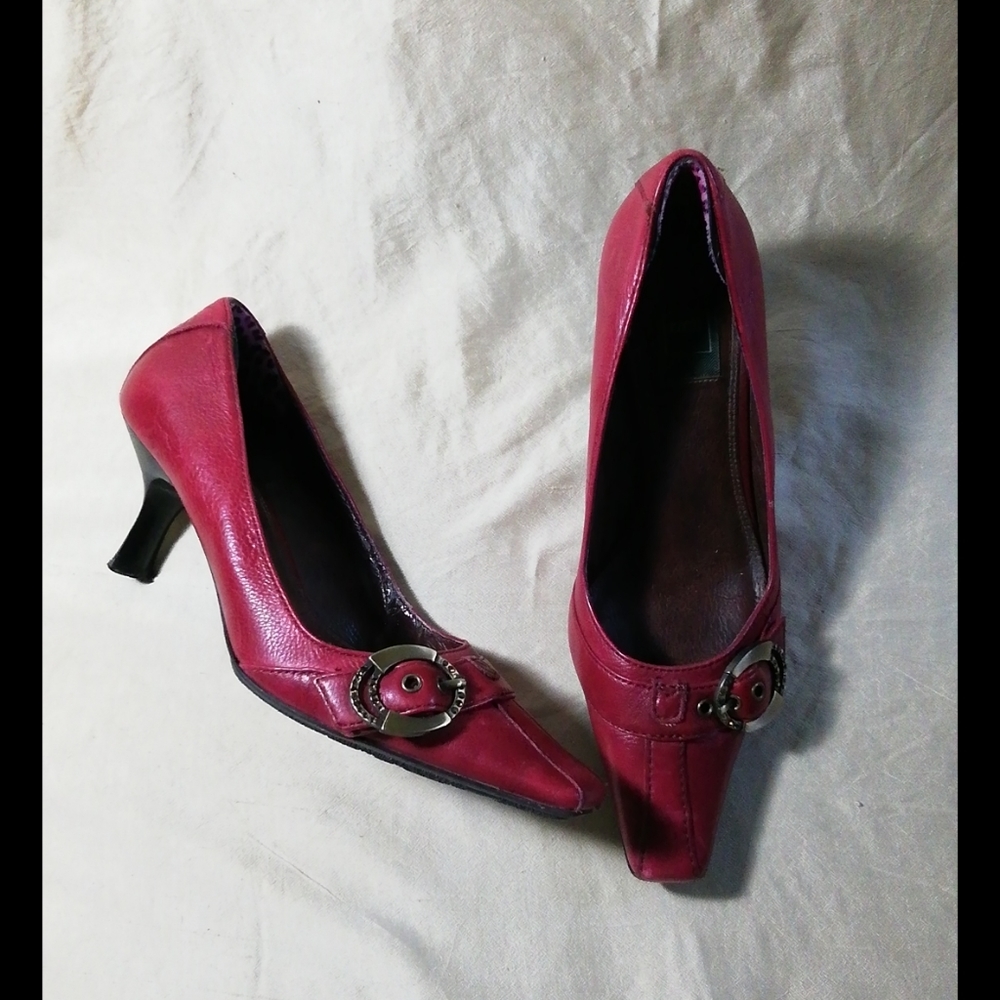 🍀3/$25 Hilary Radley burgundy pumps size 7